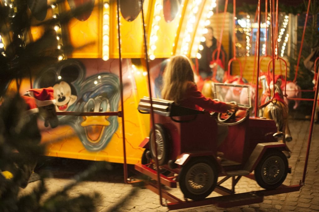 Kind im Karussell auf dem Veedelsadvent Chlodwigplatz Köln.