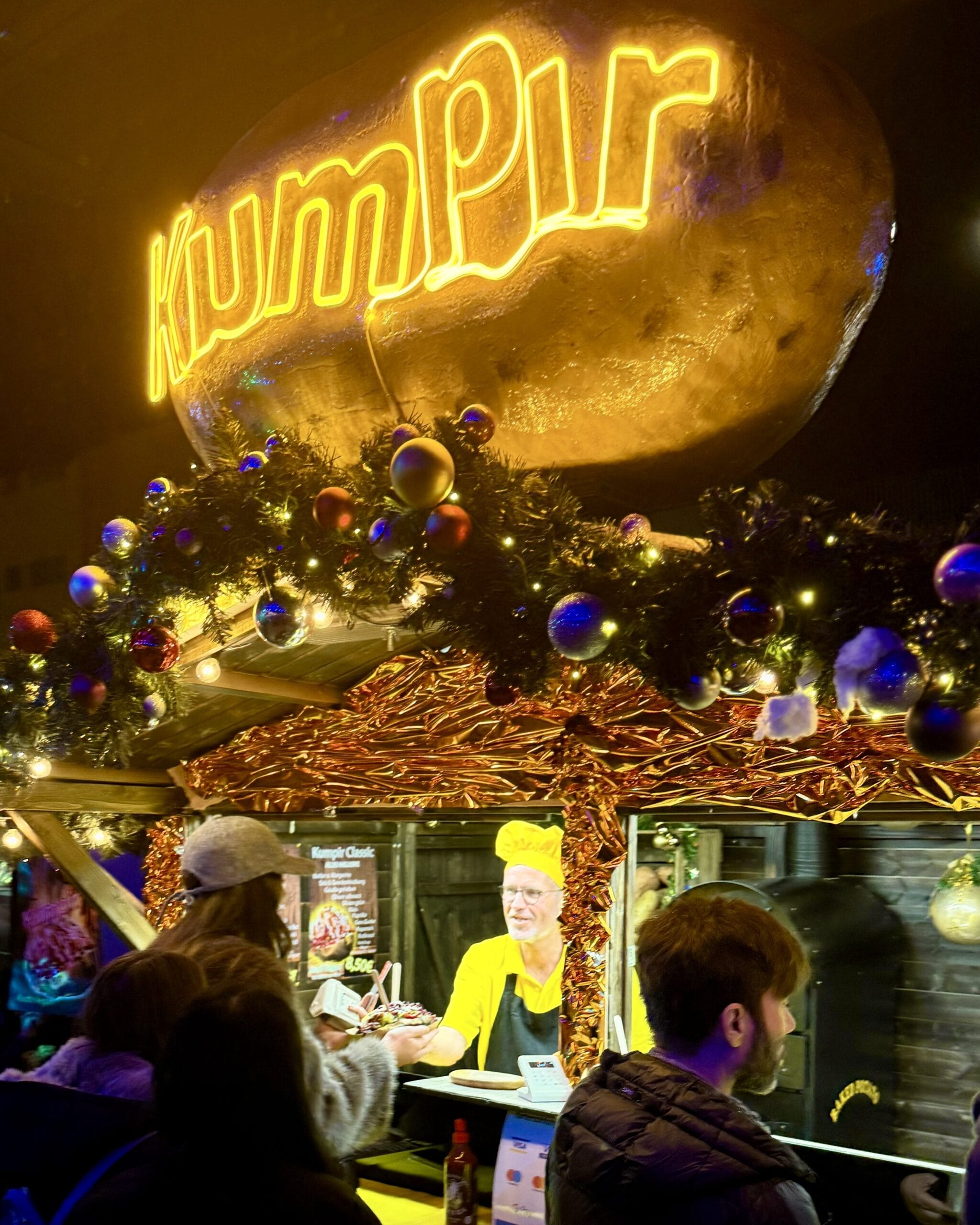 Christmas Avenue Berlin - Kumpir-Imbissstand auf dem Weihnachtsmarkt